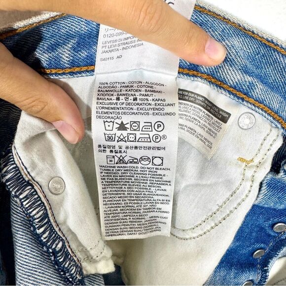 Levi's Women’s Size 32 Blue Denim Cotton Distressed Button Fly Cut Off Shorts - Picture 7 of 9